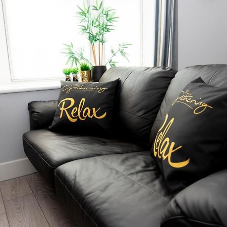 Wrexham Central Stay - Apartment Six Bagian luar foto