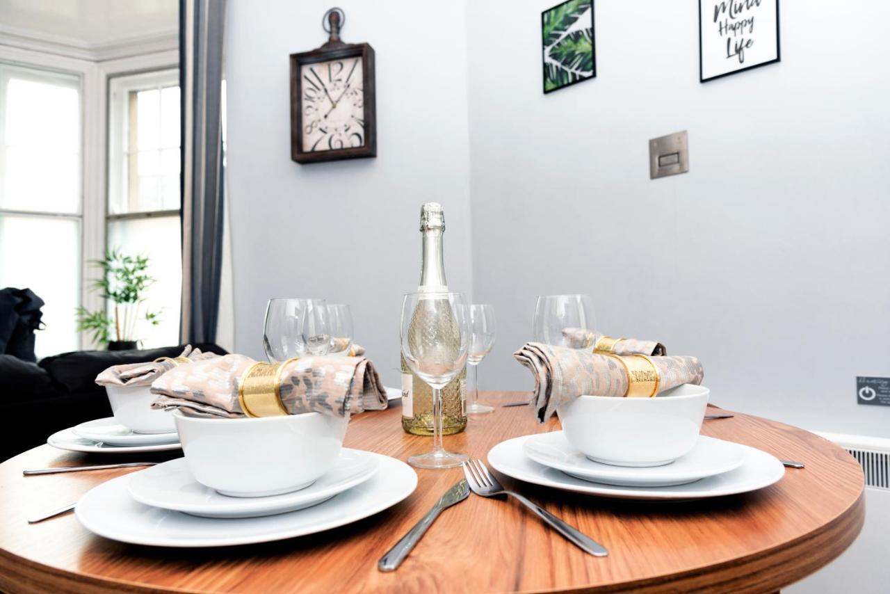Wrexham Central Stay - Apartment Six Bagian luar foto