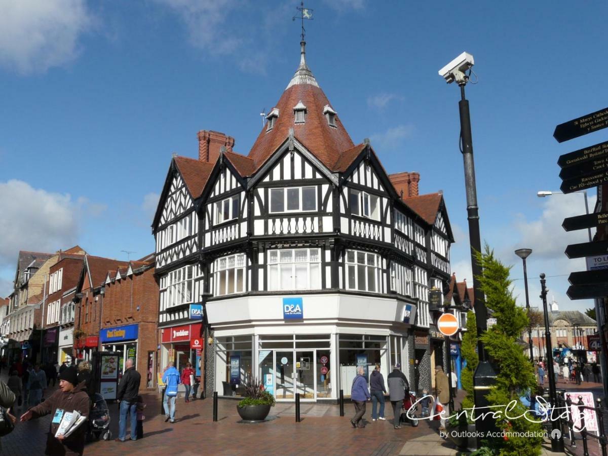 Wrexham Central Stay - Apartment Six Bagian luar foto